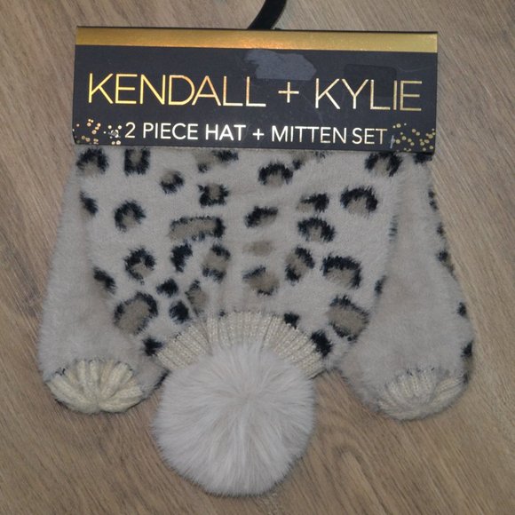NEW Womens KENDALL + KYLIE 2 Piece Leopard Print Hat & Mitten Set - Picture 10 of 14